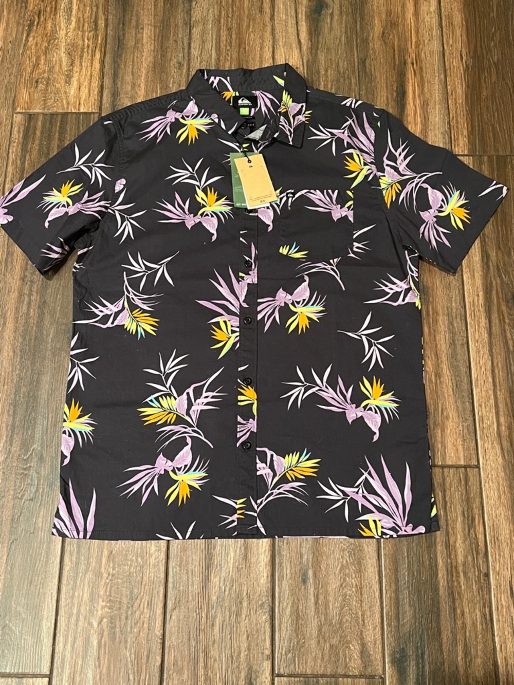 🏄‍♂️ NWT Quicksilver brand casual button down with a front left pocket